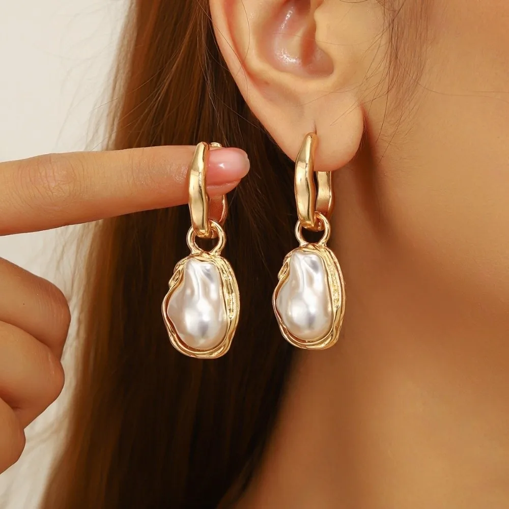 New Baroque Style Imitation Pearls Earrings Gold Plated Alloy Drop Dangle Earrings Irregular Shape Pearls Ear Jewelry for Women