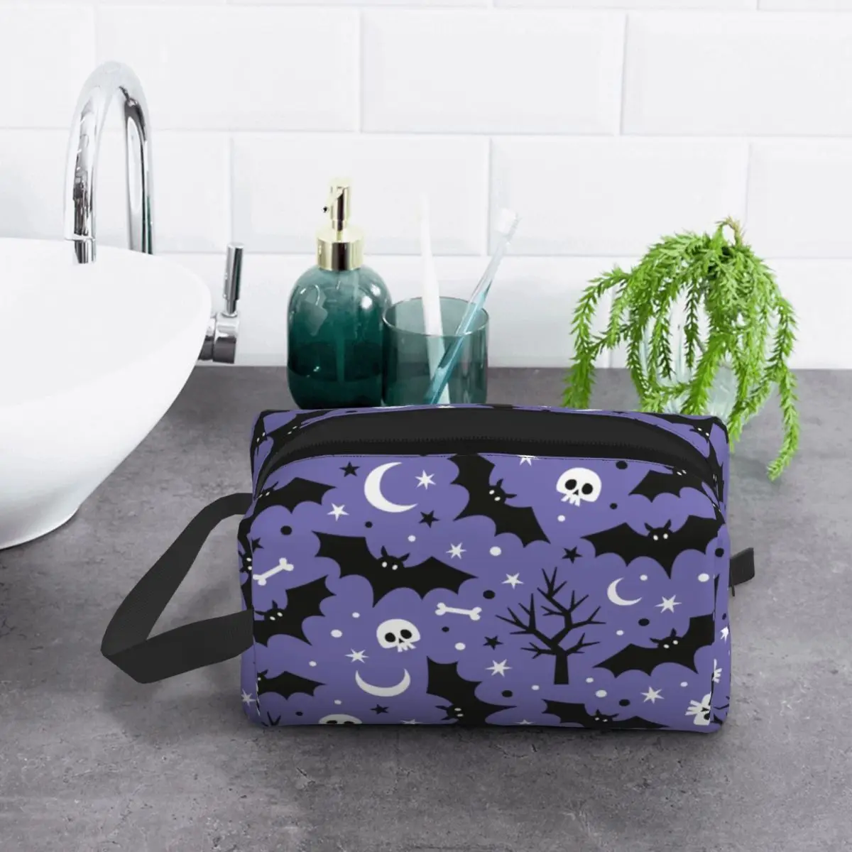 Halloween Spooky Bats Skull Toiletry Bag for Women Goth Occult Witch Cosmetic Makeup Organizer Lady Storage Dopp Kit Case