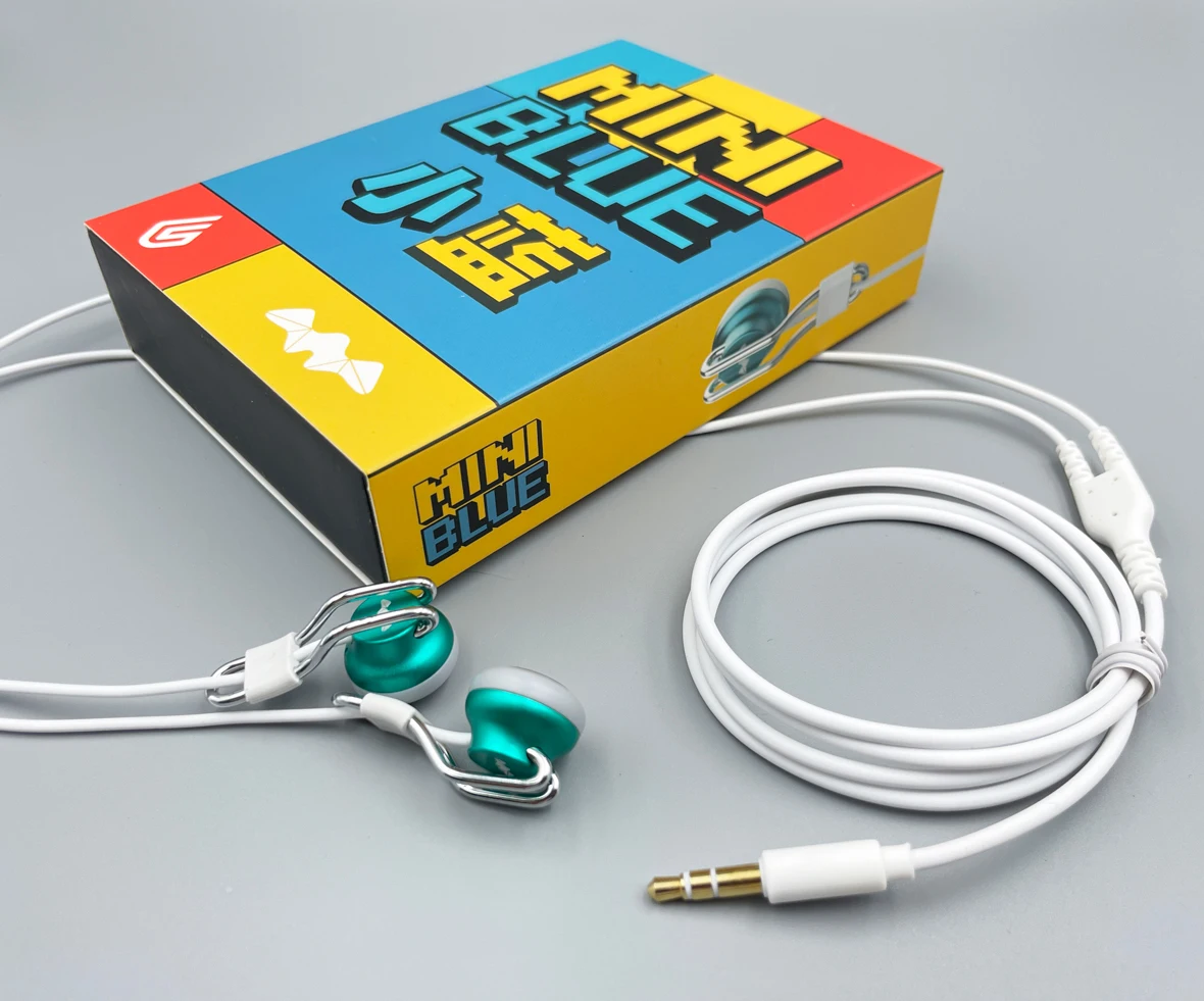 Słuchawki Smabat Small Blue z płaską wtyczką, membrana powlekana karbonowo-tytanowo, struktura akustyczna 14,2 mm, przewodowe, jakość dźwięku HIFI. — zdjęcie produktu 6