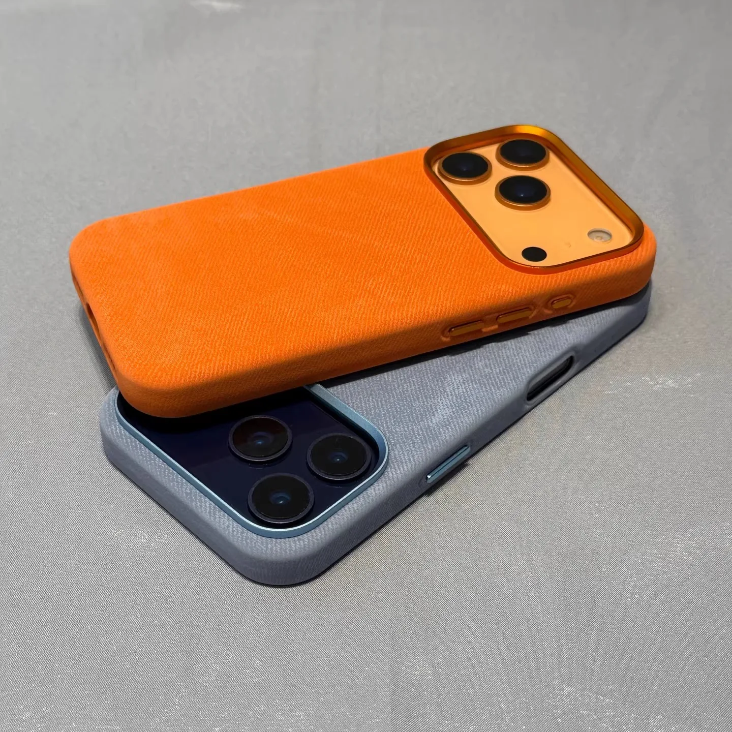 

Роскошный магнитный чехол из фланели и кожи с защитой от ударов для iPhone 17 16 15 Pro Max, ретро-дизайн, влагостойкий, с поддержкой беспроводной зарядки, задняя крышка-накладка