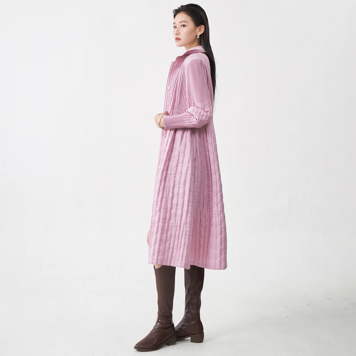 Cappotto in cotone plissettato Miyake 2025 Cappotto invernale in cotone di media lunghezza allentato versione coreana Cappotto moda donna di alta qualità