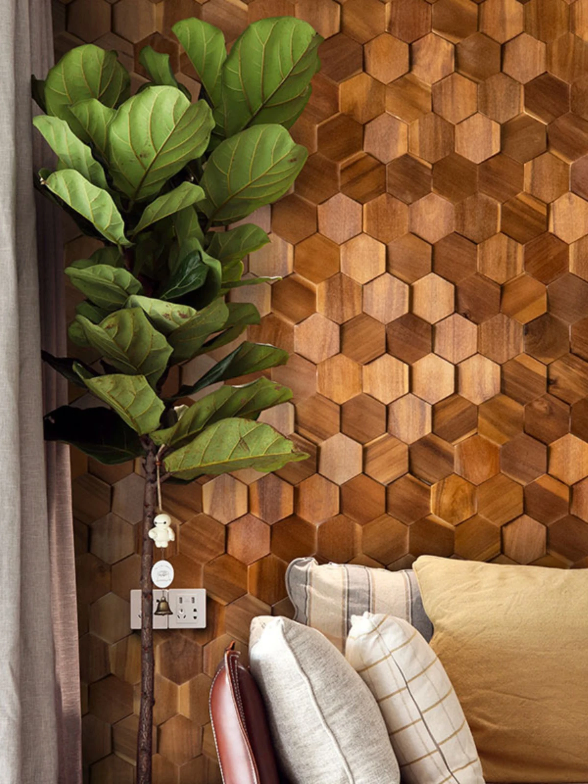 Mosaic hexagonal wall panel Nanyang black walnut wood original wood solid wood hexagonal puzzle TV background wall decoration