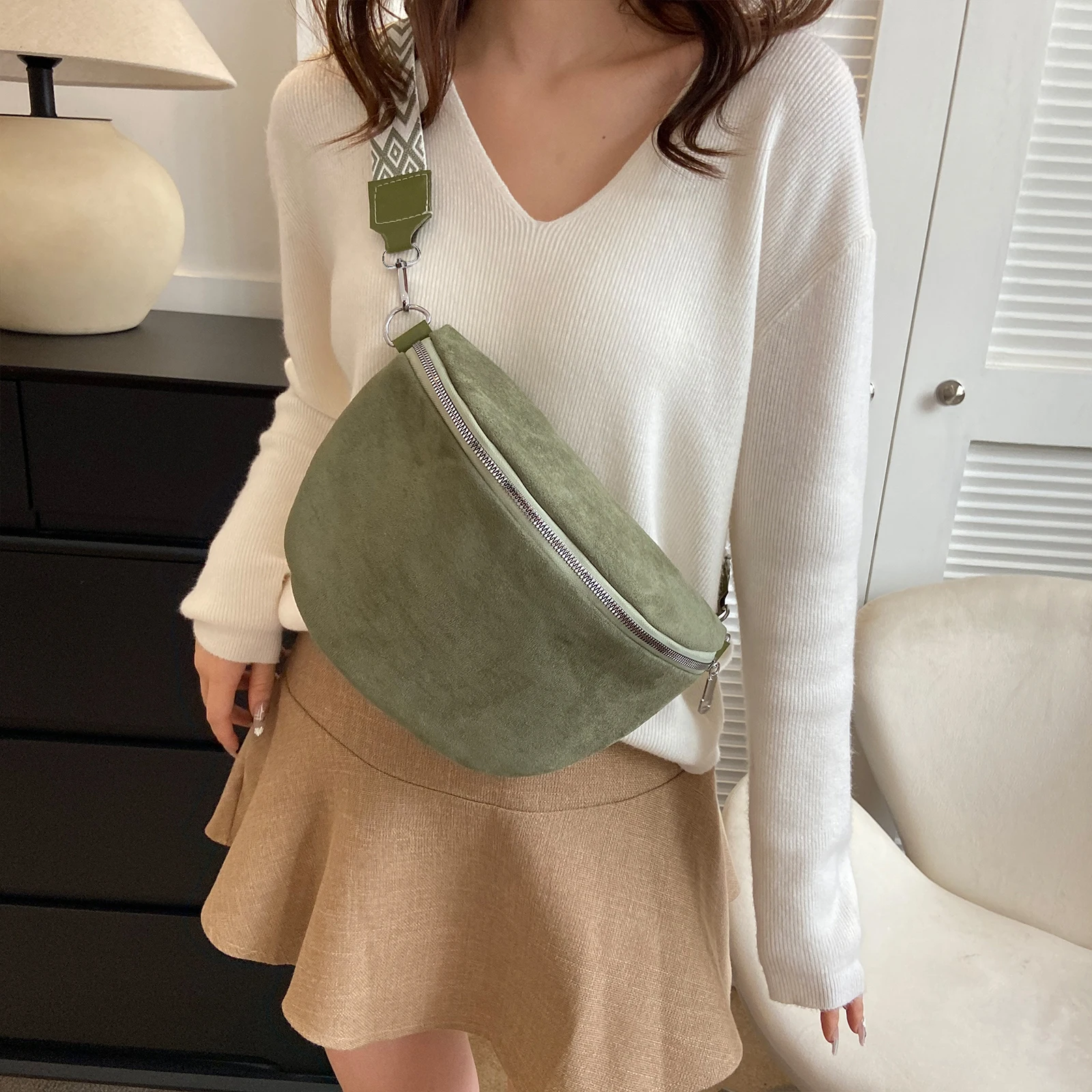 

Women Stylish Hobo Bag PU Leather Chest Bag Half Moon Crossbody Bag Adjustable Wide Strap Fashion Waist Bag Ladies Commuting Bag