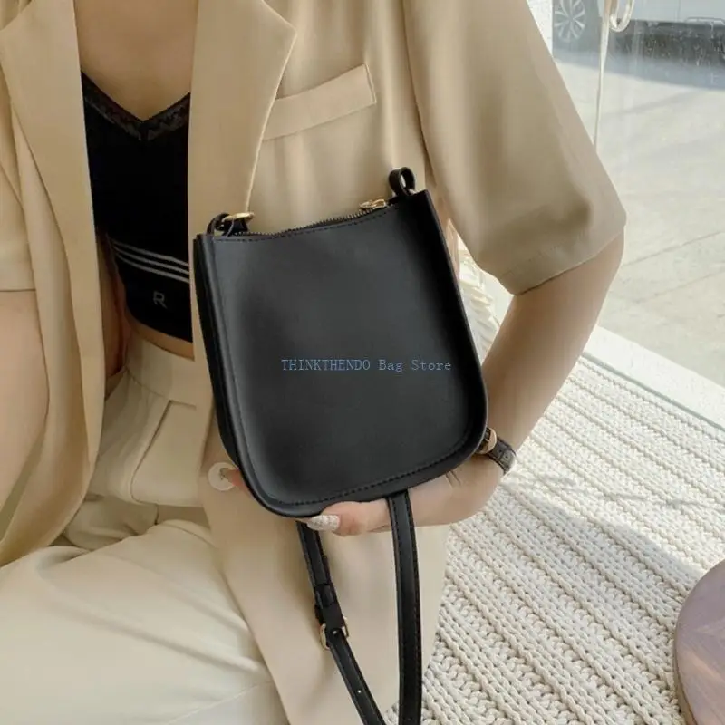 

340D Retro Clutch Shoulder Bag Small Handbag Crossbody Bags for Women Shopping Zipper Closure