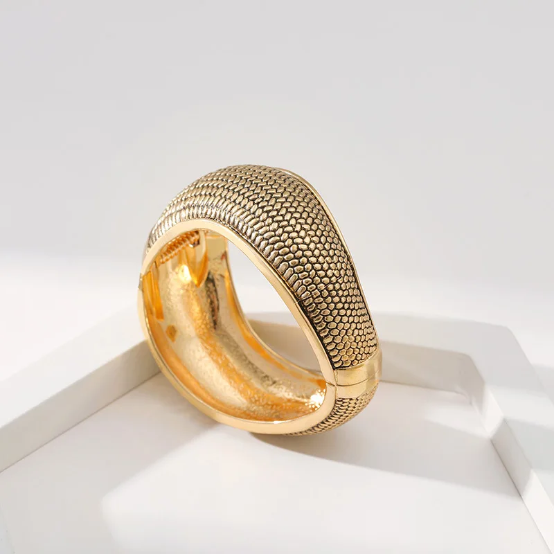 New Fashion Vintage Metal Cuff Bangle Statement Antique Bracelet Jewelry for Women Girls