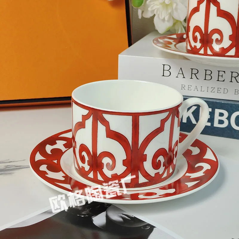 

Набор стильных кофейных кружек из 4 керамических чашек с подходящими блюдцами для украшения офиса и кухни