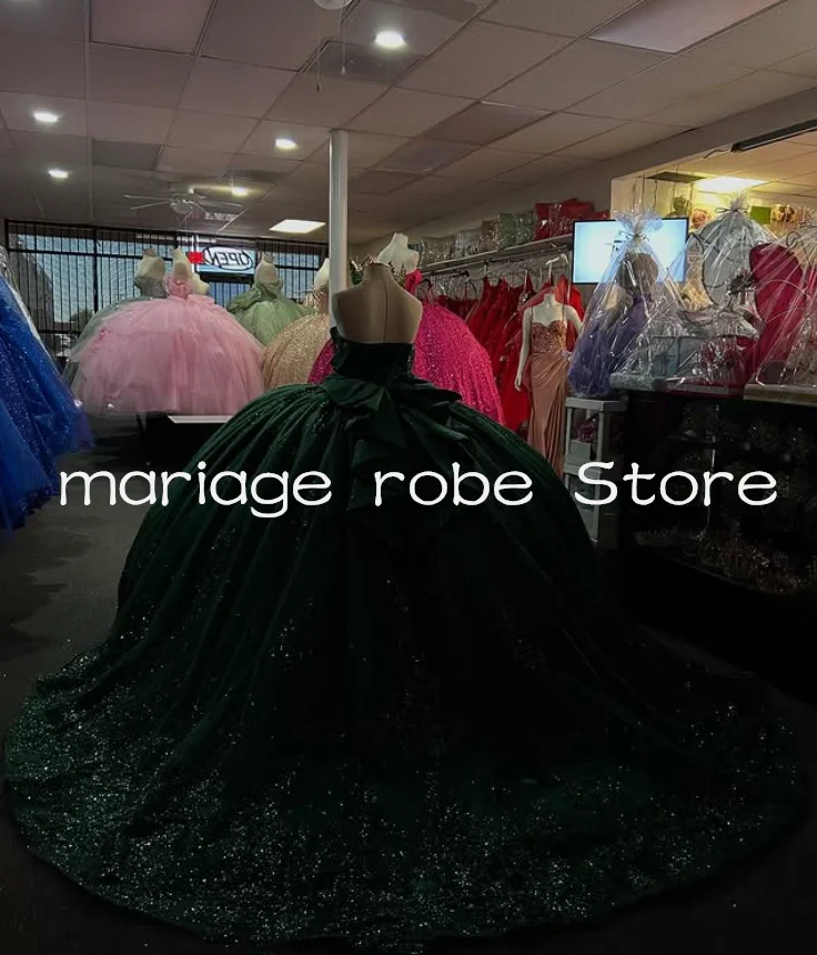 Smaragdgrüne glitzernde Prinzessin-Quinceanera-Kleider, schulterfrei, glitzerndes Korsett mit Applikationen, maßgeschneiderte Abendkleider für 15 Jahre