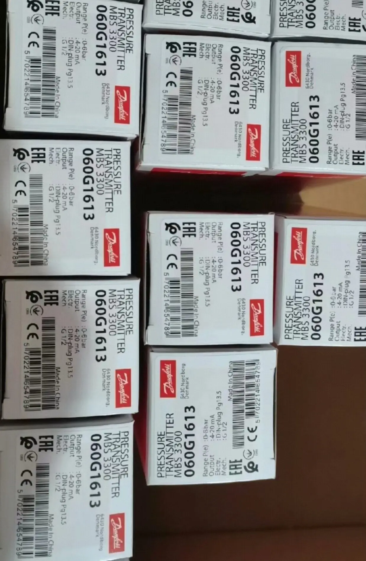

New Danfoss pressure sensor 060G1613 original genuinein stock