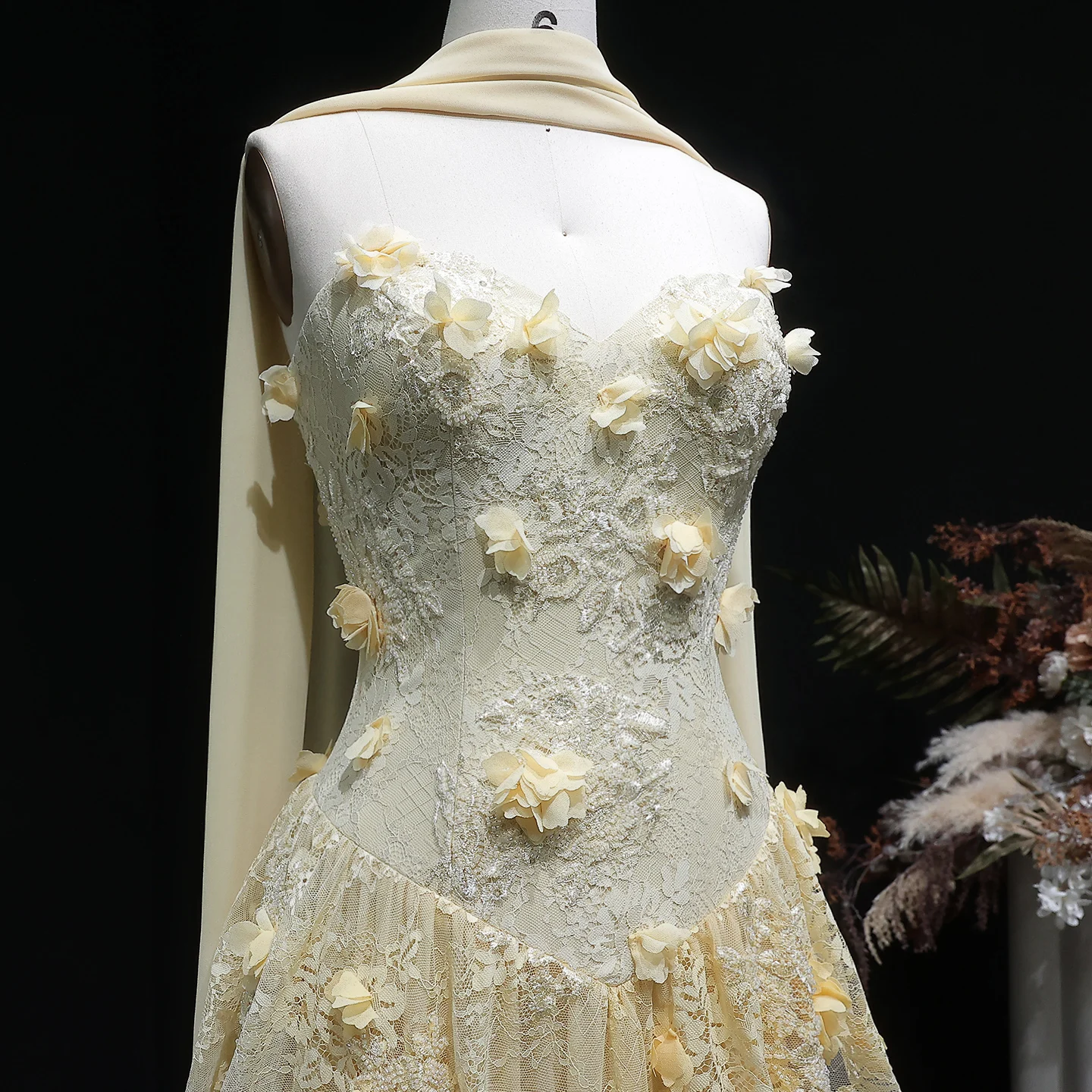 Sharon Said Luxuriöses Hellgelbes Abendkleid mit Off-Shoulder-Ausschnitt und 3D-Blumen 2026 Damen Hochzeitsfeier Ballkleider SS654 Maßanfertigung – Detail 10