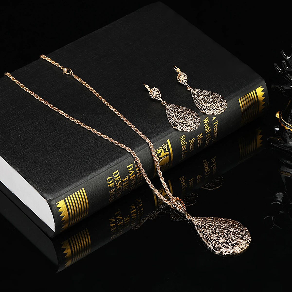 

Hollowed-out Arabic Necklace Earring Bracelet Three-piece Set Of Jewelry Vombination Retro Wedding Bride Accessories