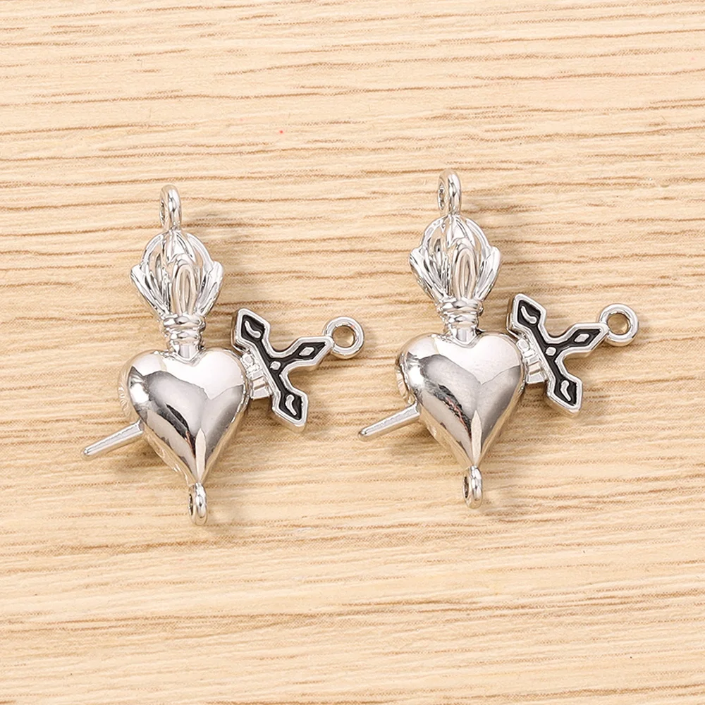 Tusember 5 Stück 21x24mm vergoldete Anhänger mit Heiligem Herzen und Schwert für Armbänder, DIY-Anhänger, Schmuckherstellungszubehör – Detail 6
