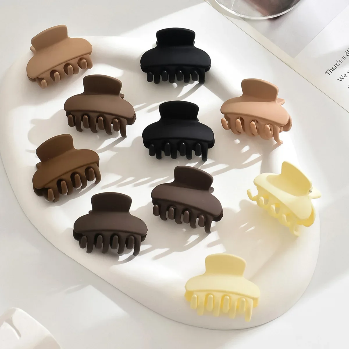 Рисунок 2 - заколки для волос среднего натурального цвета