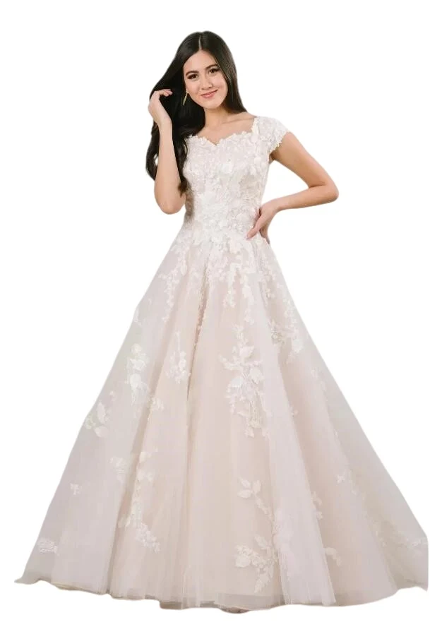 فساتين زفاف دانتيل تول على شكل حرف a بأكمام قصيرة وأزرار خلفية عاجية ووردي أحمر الخدود كلاسيكي متواضع زي العرائس كم قصير