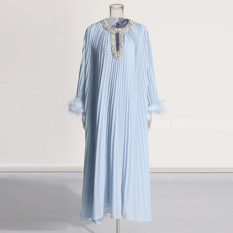 2026 Frühling Neues Übergrößen-Maxikleid im High-End-Stil mit Schlankheits-Effekt, Strass und Straußenfedern-Design für Damen – Detail 14
