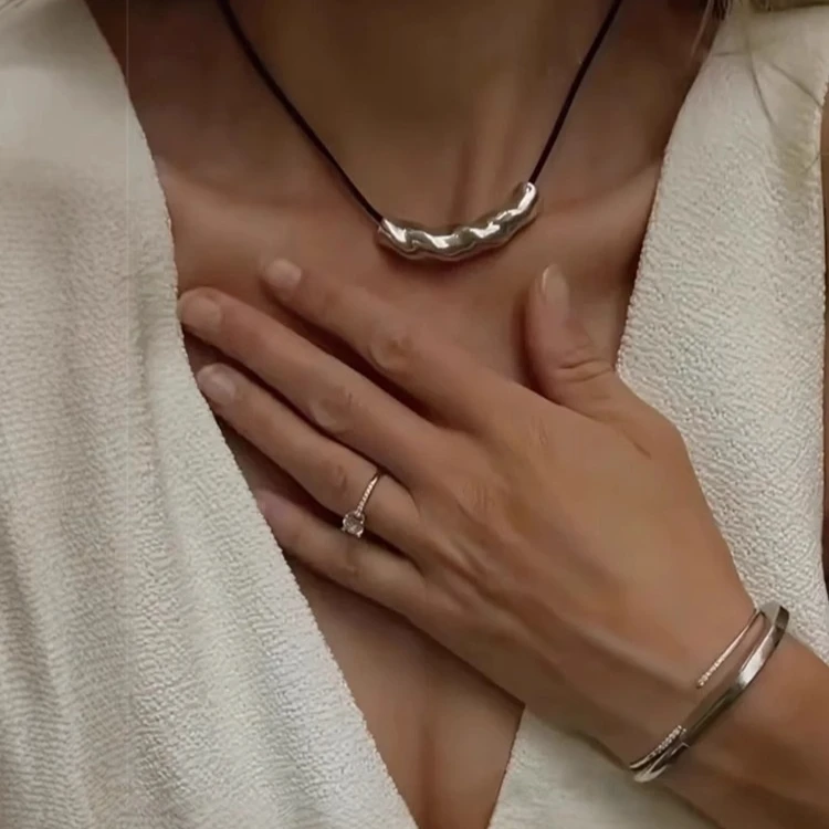 

Горячее европейское дизайнерское латунное платиновое серебряное ожерелье с подвеской, женское модное ювелирное изделие, аксессуар