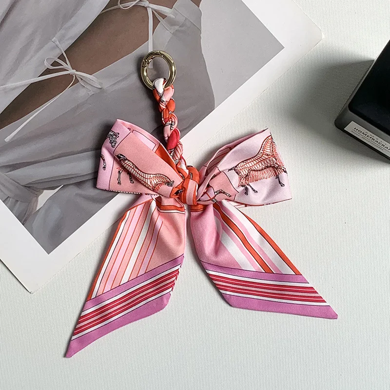 Vintage French Checkered Pony Ribbon Women's Bag Pendant Stylish Simple Hand-knitted War Horse Print Bow Keychain Accessories