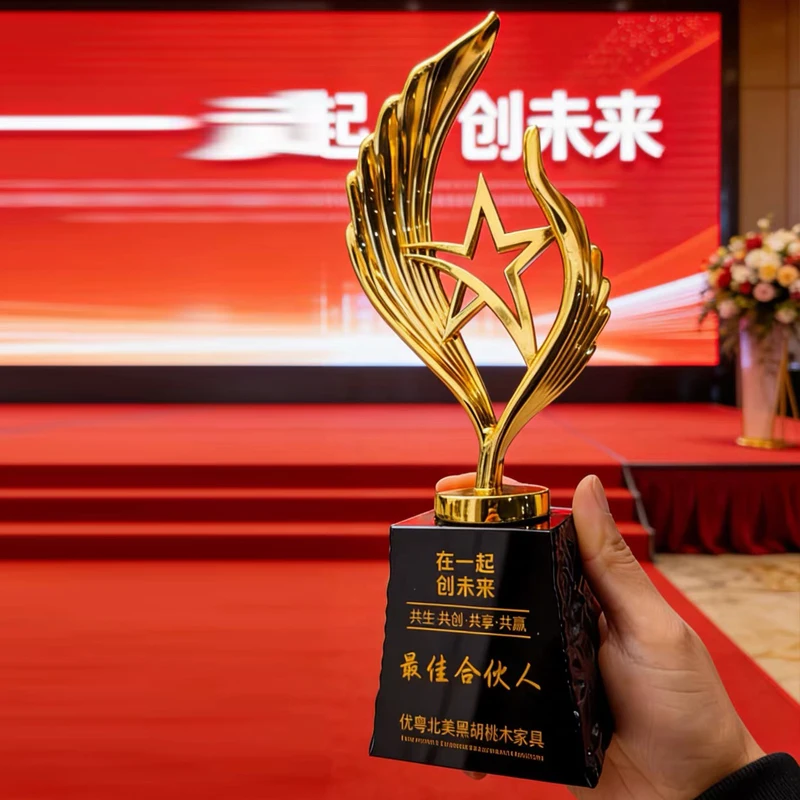 Customized Wings Handshake Shape Crystal Base Metal Trophy, Honor Home Decoration Cooperation Souvenirs Staff Rewards Medal, 1Pc