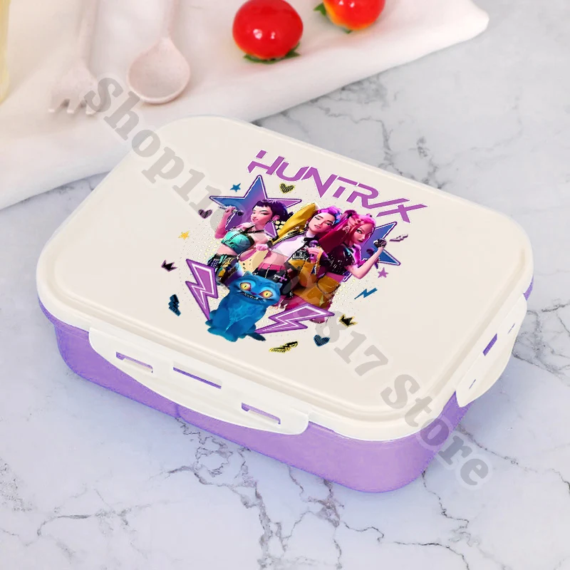 صندوق غداء للأطفال من KPop Demon Hunters مع ملعقة شوكة للفتيات صندوق غداء بلاستيكي محمول للأطفال هدية لطيفة على شكل رسوم متحركة للطعام والفواكه