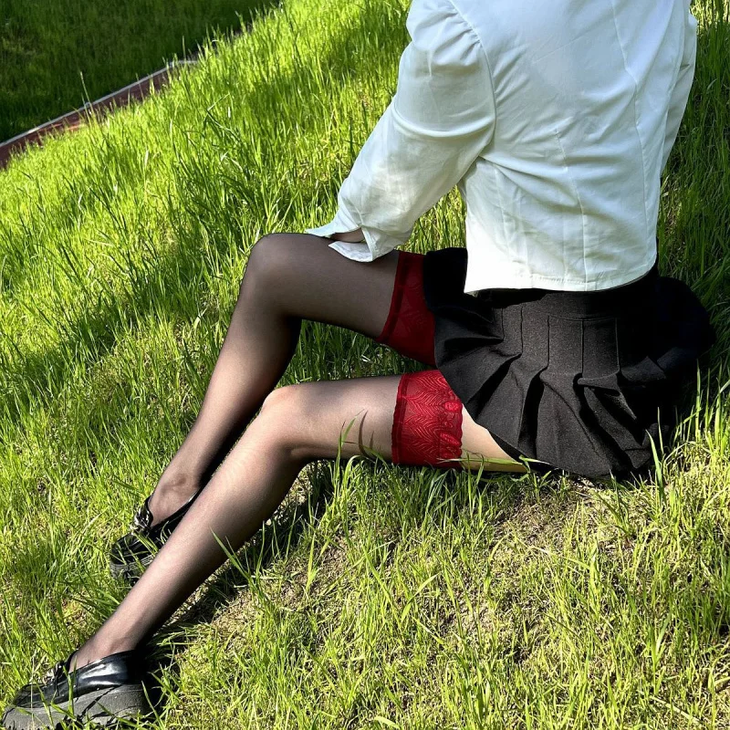 

Flower and Wood Beauty H128 Red and black stockings Lace Silicone Non-Slip With Footed Design Slightly reinforced toes