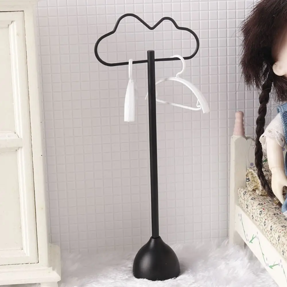 Porte-vêtements 1:12, Mini organisateur de tissu en fer noir et blanc, changement de jeu de dressing, accessoires de poupées, présentoir de vêtements miniatures