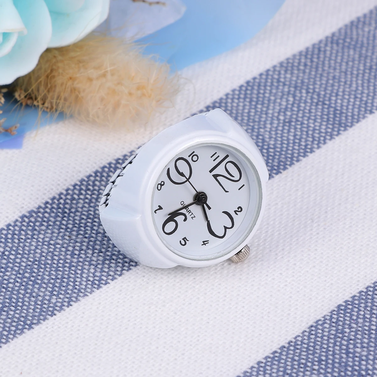 

1pc Mini Watch Ring Unisex Fashion Quartz Finger Ring Exquisite Stretchable Design White Unique Gift For Friends Birthday