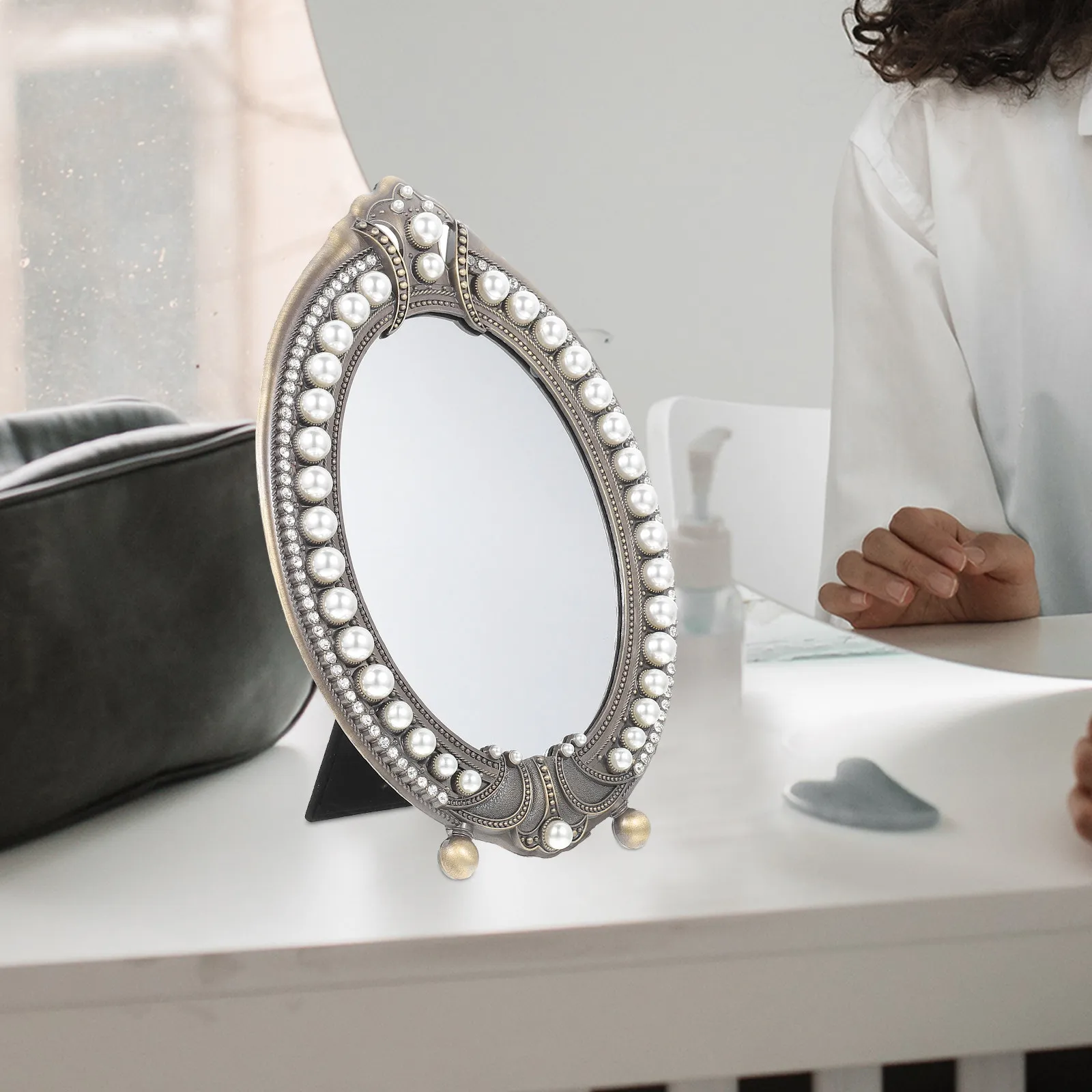 

Vintage Pearl Makeup Mirror Desktop Standing Zinc Alloy Retro Table Vanity Mirror for Bedroom Dresser Decor Room Decor