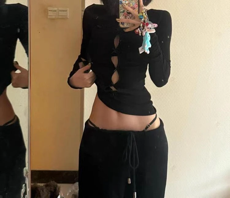 

New Niche Design for Autumn and Winter, Slim Fit and Slimming Top for Women, Hollowed Out Long Sleeves