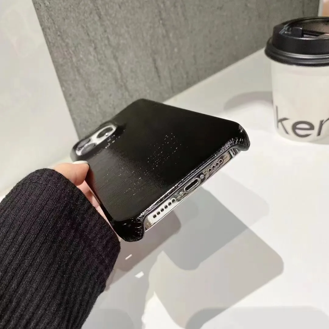 حافظة جلدية PU ناعمة مخصصة باللون الذهبي والفضي لهاتف آيفون 14 13 15 Pro Xs Max 12 Mini 11 XR 16 Plus أغطية فاخرة