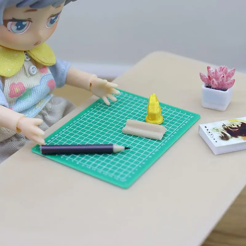 1Pcs Mini Simulation Plate Cutting Plate Model 1/12 Dollhouse Miniature Learn The Scene Accessories Doll Toys
