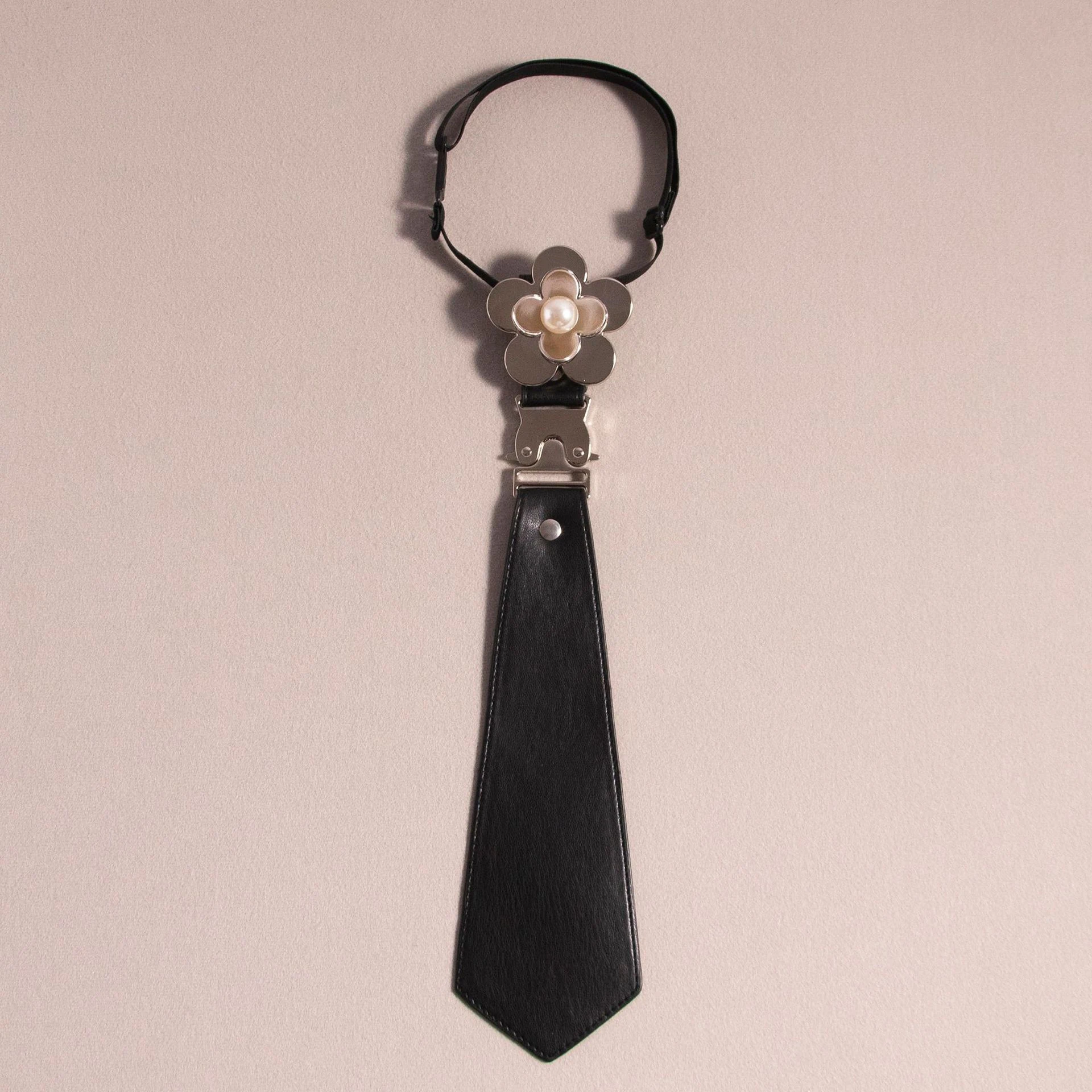 

Pu Leather Black Metal Split Joint Cool Neck Tie Personality Women New Fashion Tide All-match new