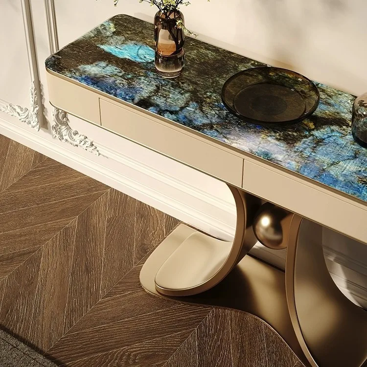 شرفة من الحجر الطبيعي الفاخر، خزانة الشرفة مع أدراج، الدخول إلى الباب، الممر ضد الحائط، الفن الإيطالي البسيط #5