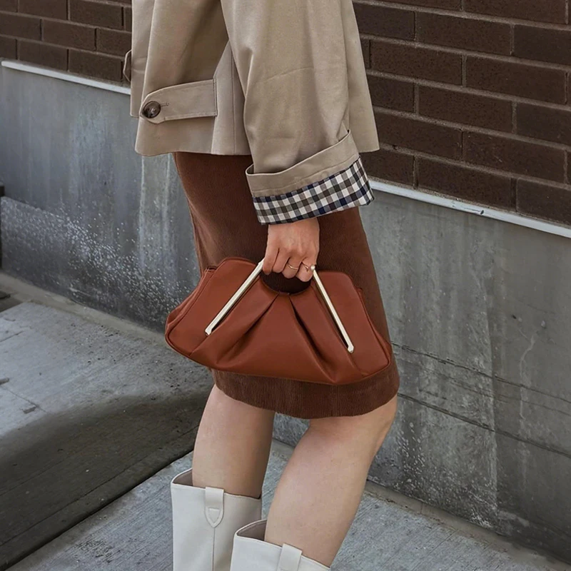 حقيبة هوبو فاخرة من الجلد البني الناعم للنساء حقيبة كروس كلاود كلاود وحقيبة كلاتش مع جيب للهاتف، حقيبة كتف بمشبك مصمم #3