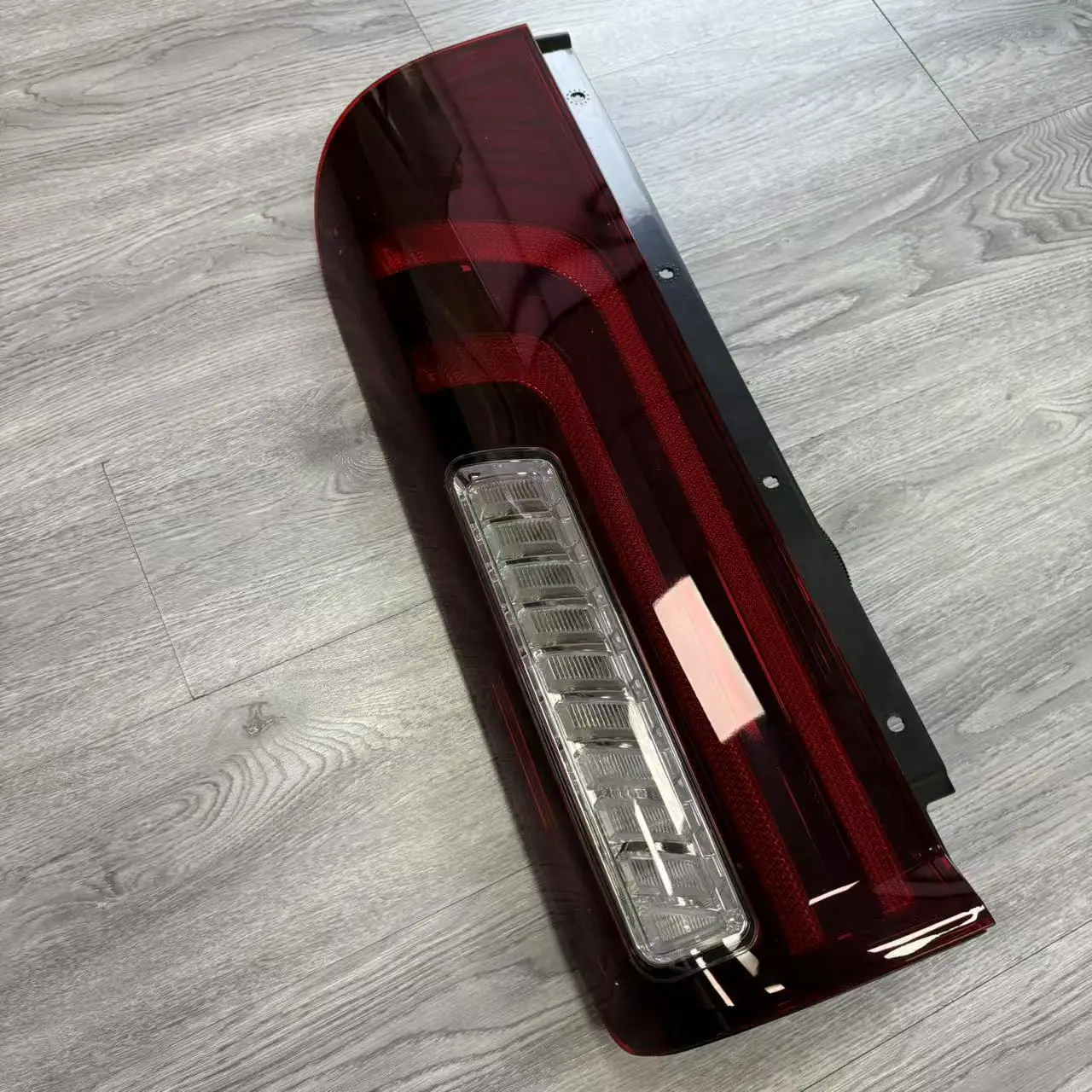 Hy-un-dai 24V Bus Tail Light عدسة مقاومة للماء لـ Coach & City Bus HL-W012