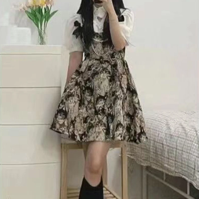 Abito estivo abito femminile francese design di nicchia senso camicia con maniche a palloncino top fiocco pittura a olio gonna con reggicalze retrò abito a due pezzi