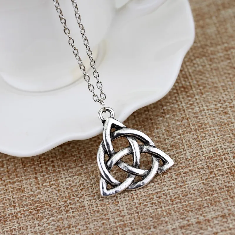 Triquetra Knot Amulet Religious Irish Knot Pendant Necklaces Triquetra Scandinavian Circle Trinity Statement Jewelry For Men