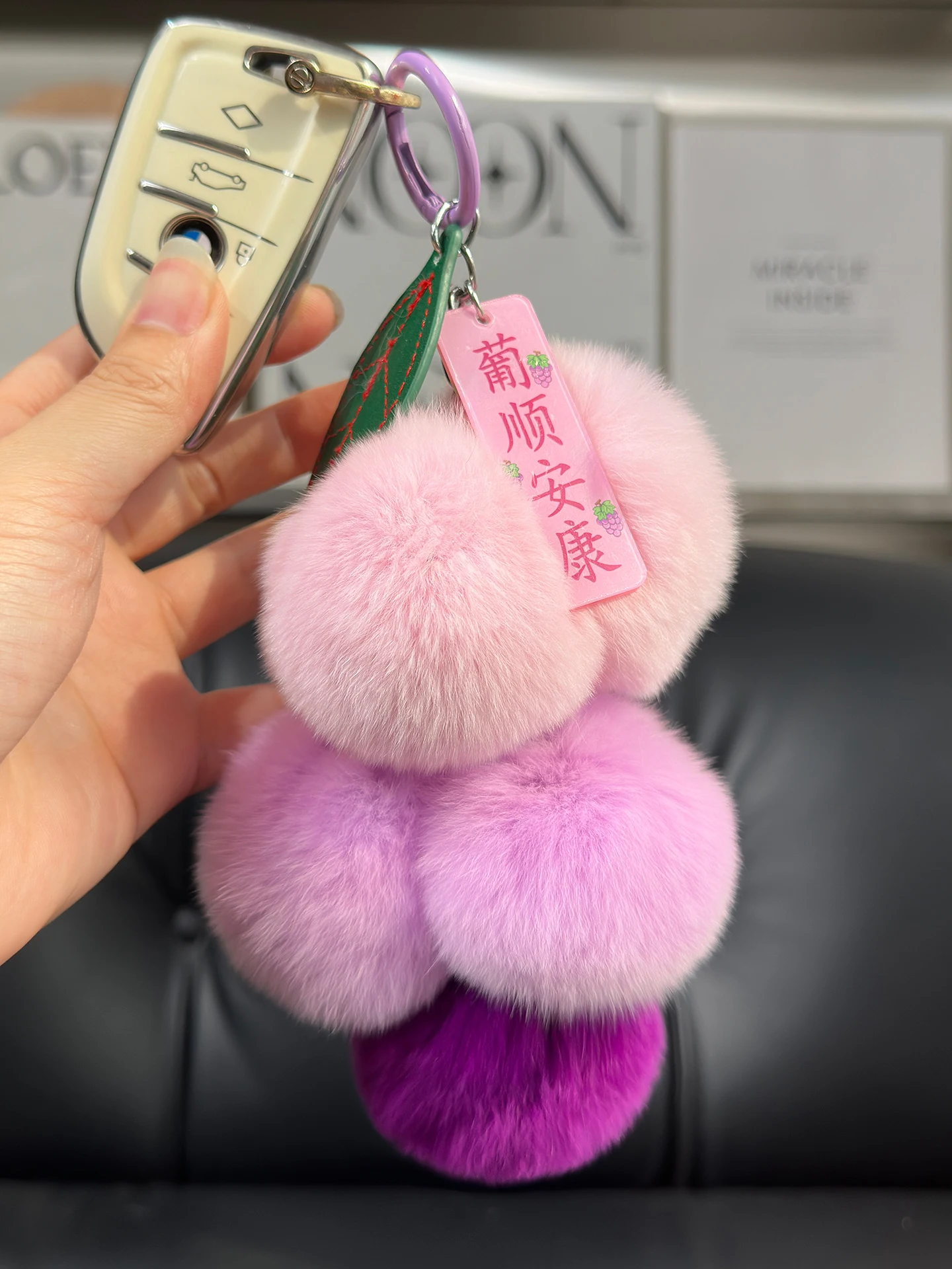 chaveiro-de-bolsa-e-carro-de-luxo-com-pelo-delicado-de-coelho-pingente-de-bola-fofa-em-formato-de-uva-acessorio-com-sensaca