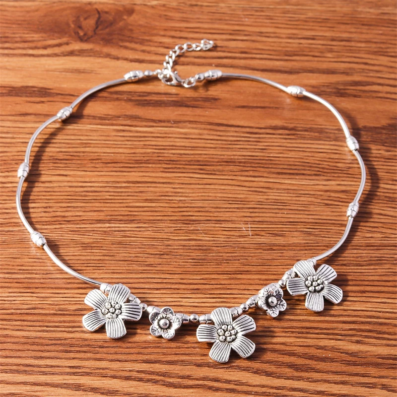

Bohemian Alloy Flower Necklace for Women Collier Femme Choker Necklace Girls Party Festival Jewelry Decoration