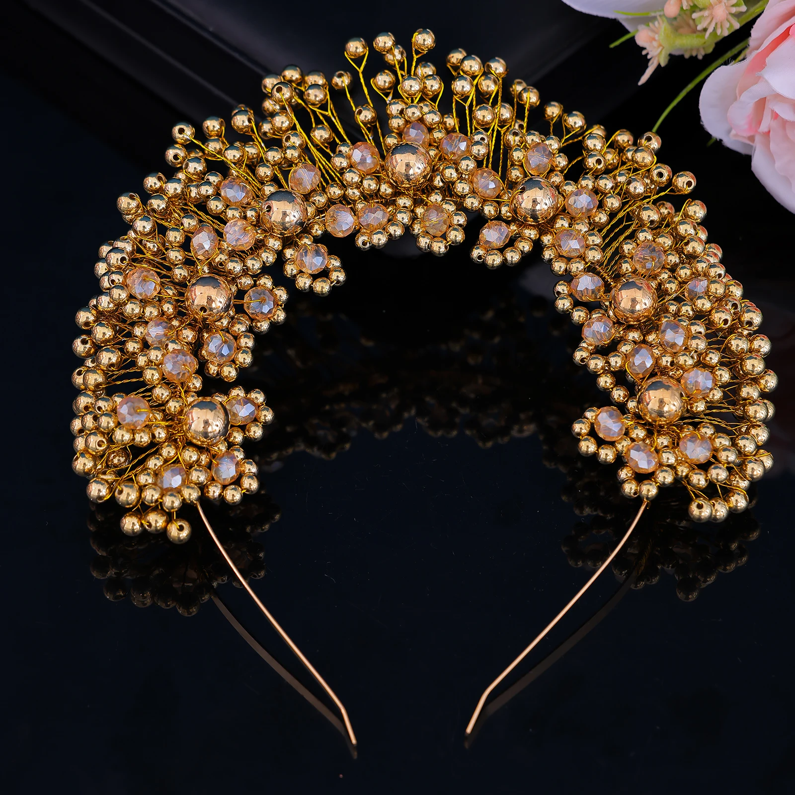 uma-linda-tiara-de-noiva-estilo-boemio-com-contas-adequada-para-baile-de-formatura-casamento-e-ensaios-fotograficos