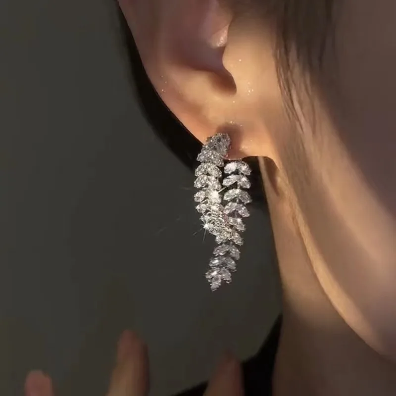 الأقراط الكريستالية من ورق الصفصاف للنساء ، الزركون اللامع ، الضوء ، الموضة الفاخرة ، حفل زفاف رومانسي ، هدايا مجوهرات للفتيات