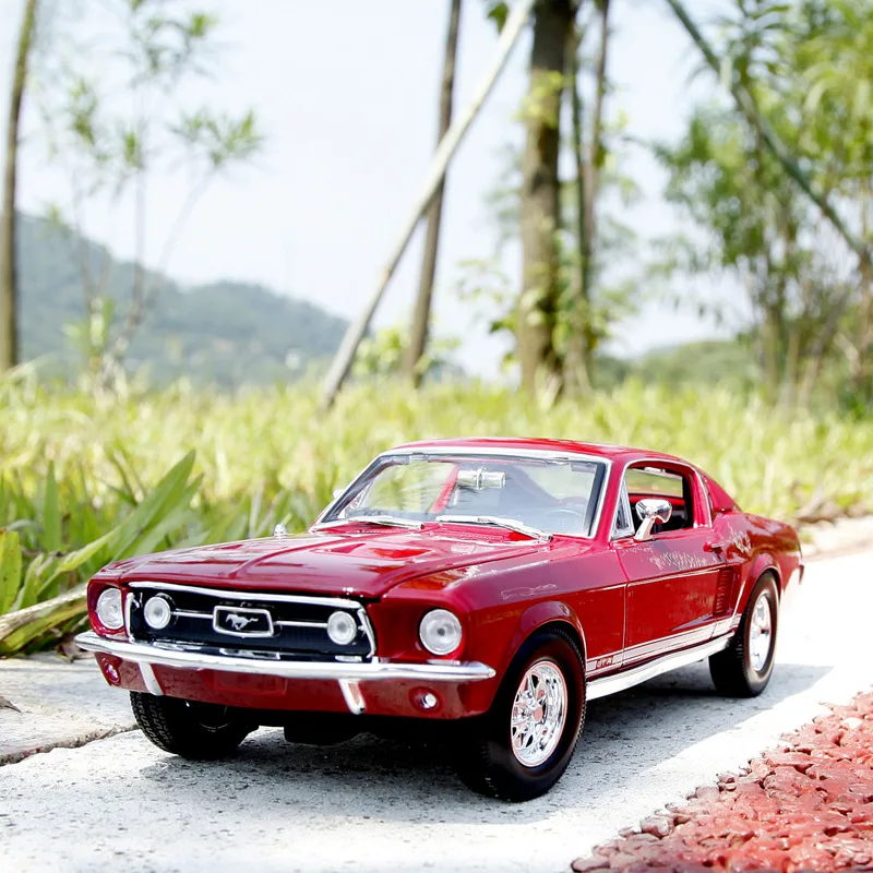 

Hot selling 1:18 Ford Mustang GT 1967 muscle car simulation alloy car model boy birthday gift collection toy ornaments