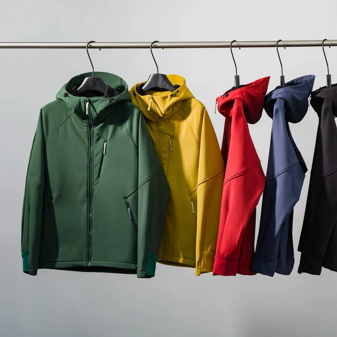 

Ветрозащитная и водонепроницаемая куртка-софтшелл унисекс с капюшоном для ранней весны, разноцветная, с 3D-стереокроем