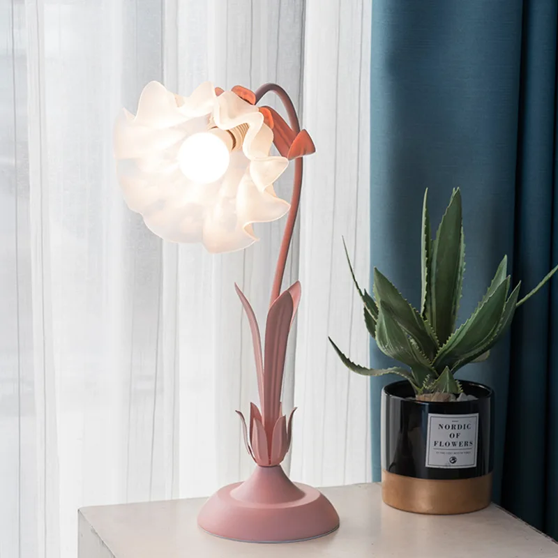 Lampe décorative en verre acrylique rose, style rétro américain, lampe de chevet de chambre à coucher, plante LED rurale française, lampe de bureau à fleurs vertes