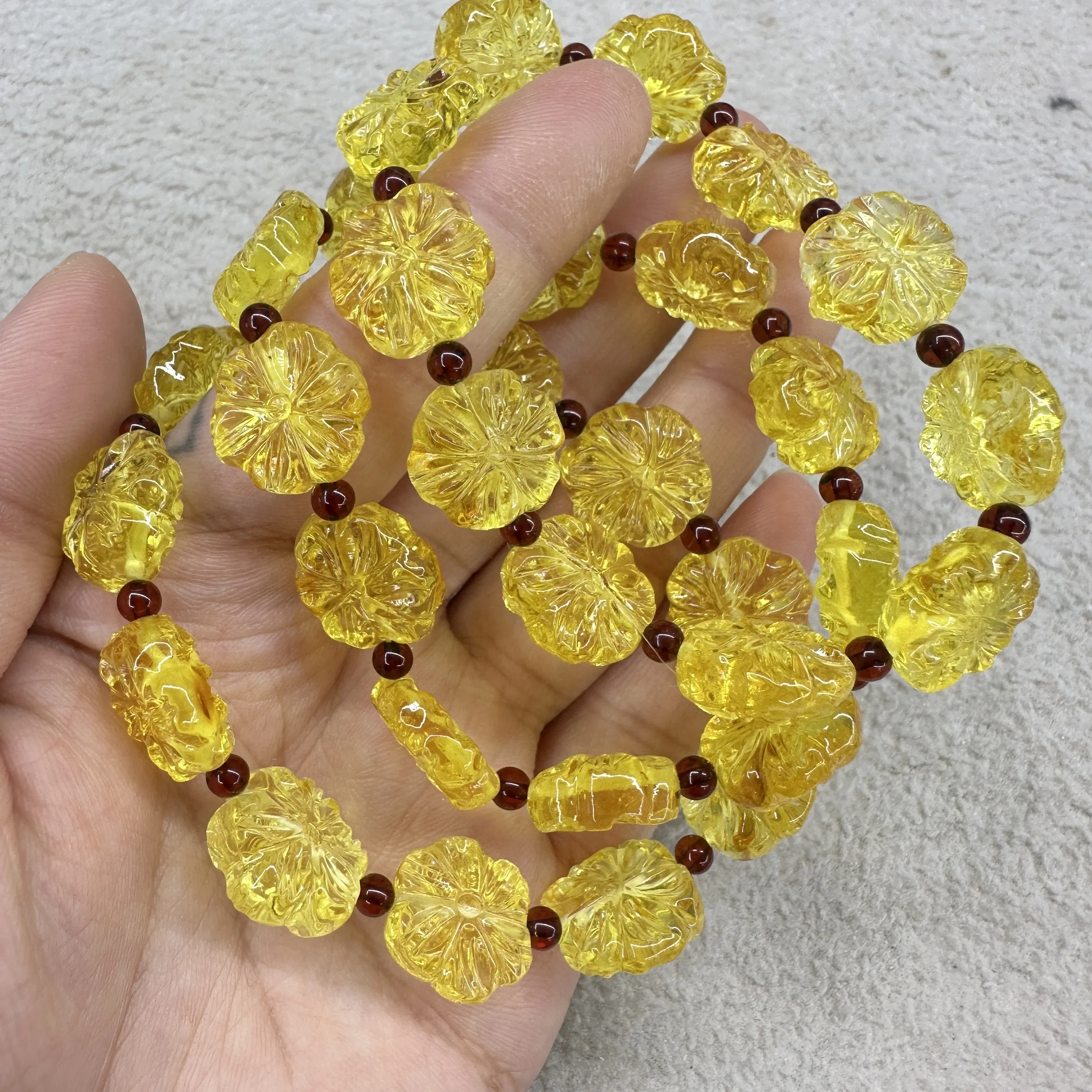 

Новинка 2025, премиальный натуральный янтарь, бусины в форме цветка, сделай сам, свободный браслет из драгоценных камней, браслет для женщин, подарок, оптовая продажа, оптом