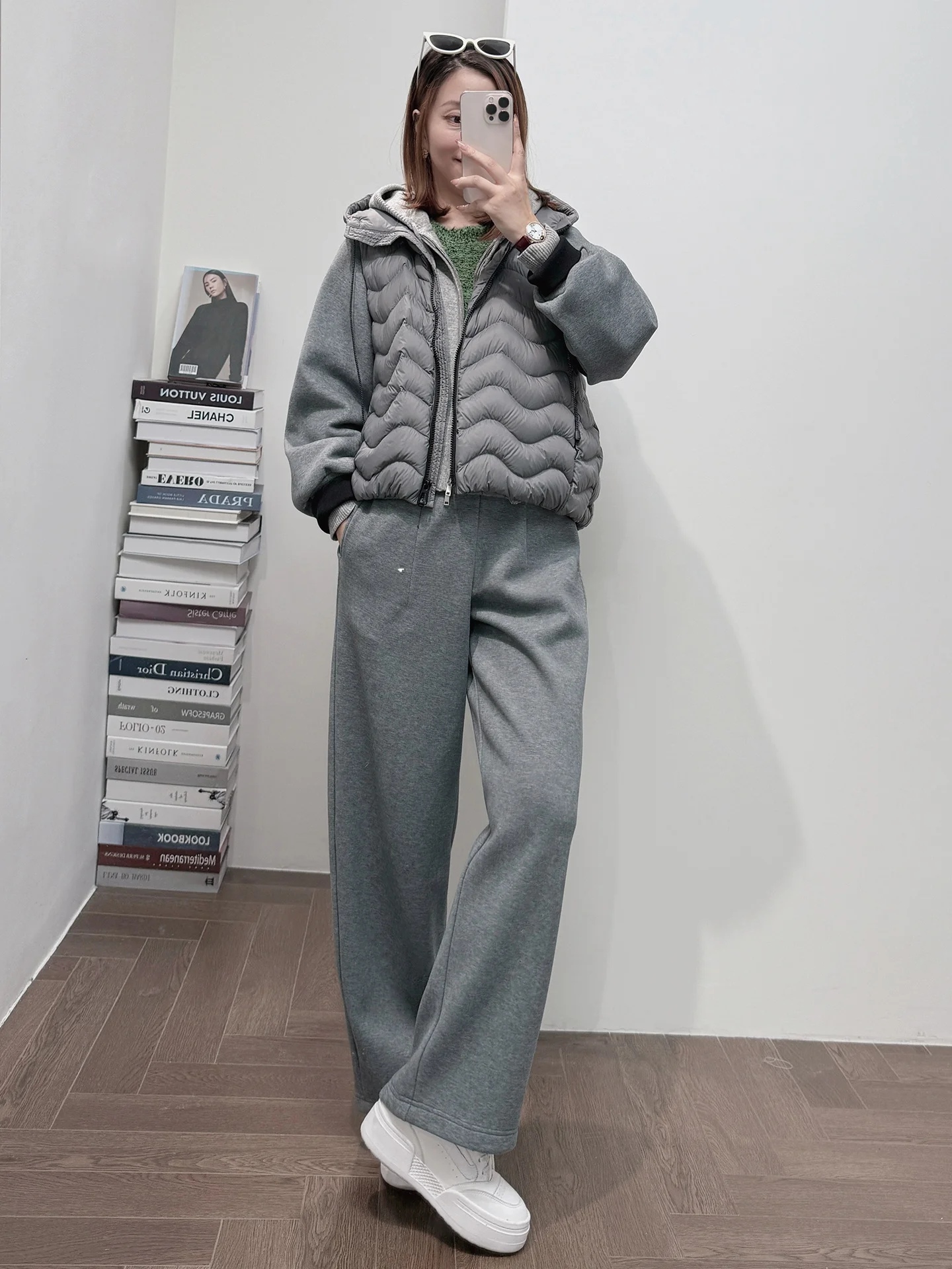 

Классический пуховик St 90 White Du с капюшоном, легкий, с лоскутным дизайном, на флисовой подкладке, фасон «банан», для женщин, осень 2025