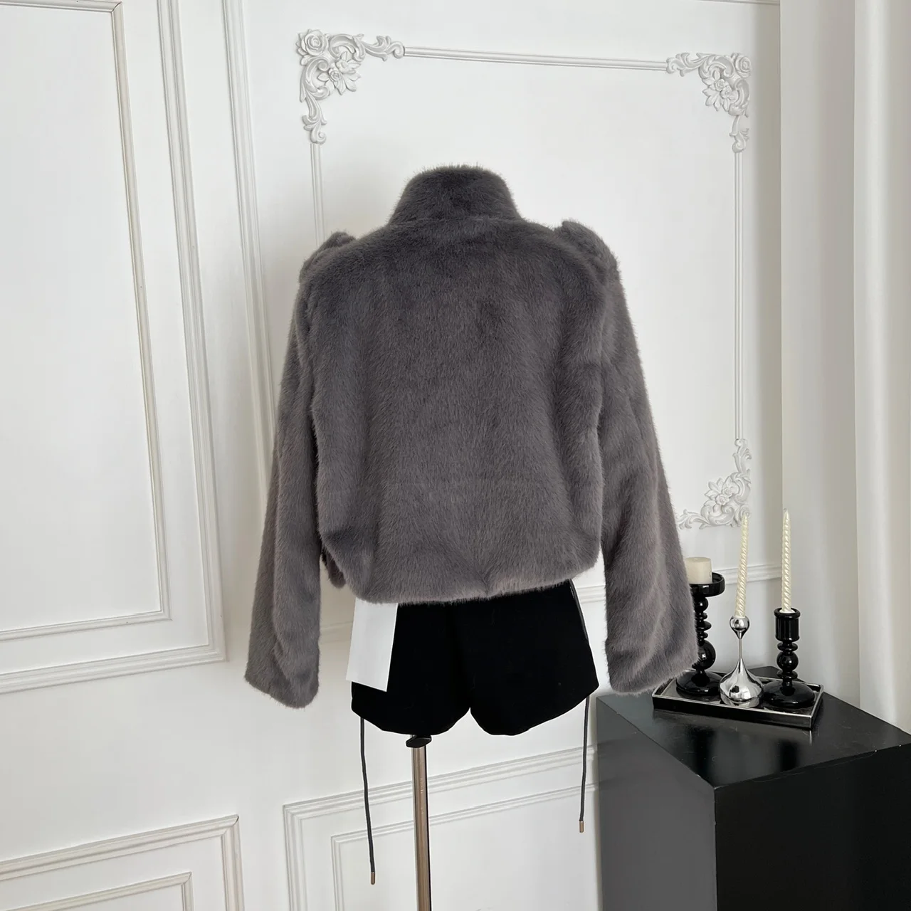 سترة نسائية للخريف والشتاء أنيقة من شعر المنك الصناعي بأكمام طويلة وفتحة رقبة الياقة المدورة ملابس خروج نسائية فضفاضة قصيرة من الفرو الصناعي ملابس خارجية