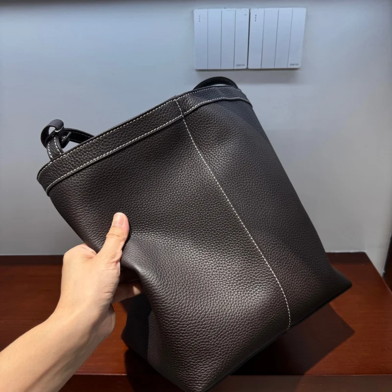 

Ladies' leather minimalist design excellent leather three-dimensional handbag