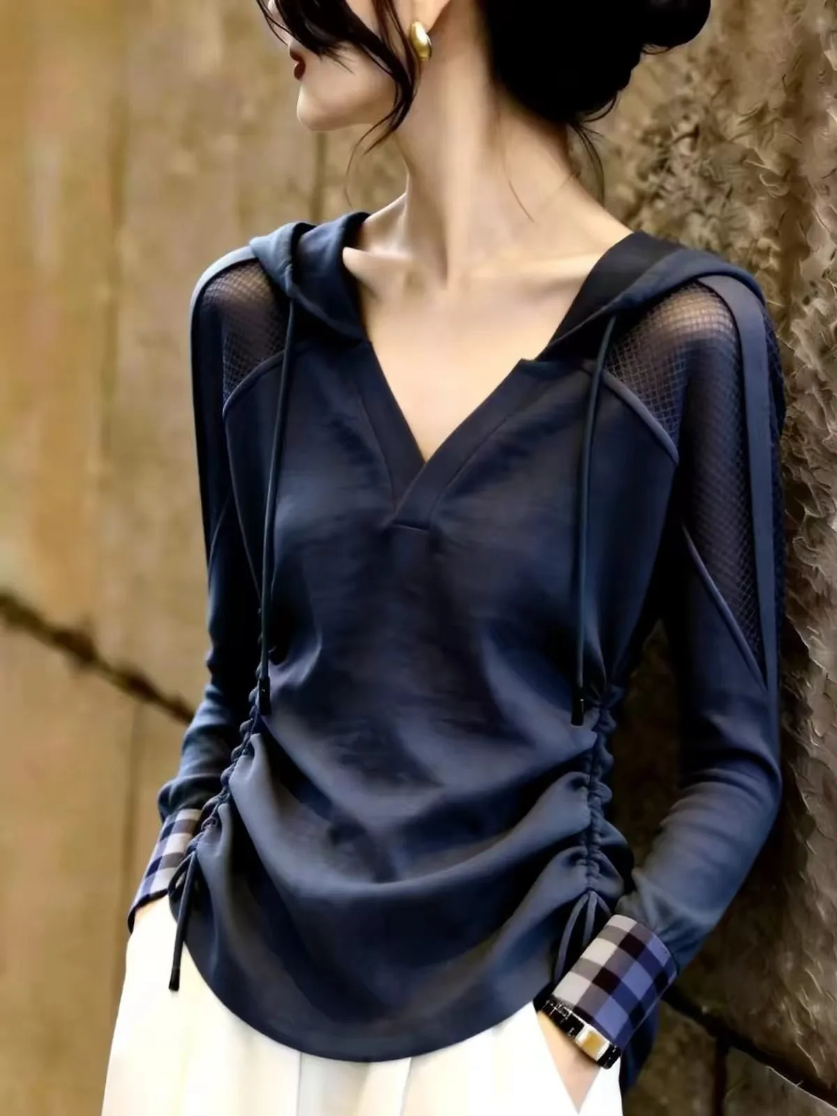 Fashionable Deep Blue Long Sleeve Women's T-shirt New Autumn Collection Subtle Design Unique Style Not Easily Replicated