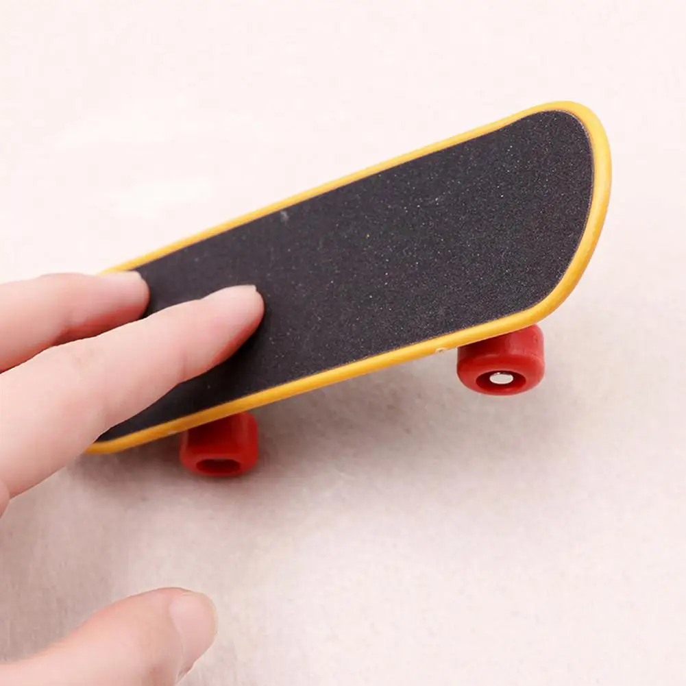 Mini Small Skateboard For Turtles Parrot Turtle Toy New Style Finger Skate Board Pet Toy