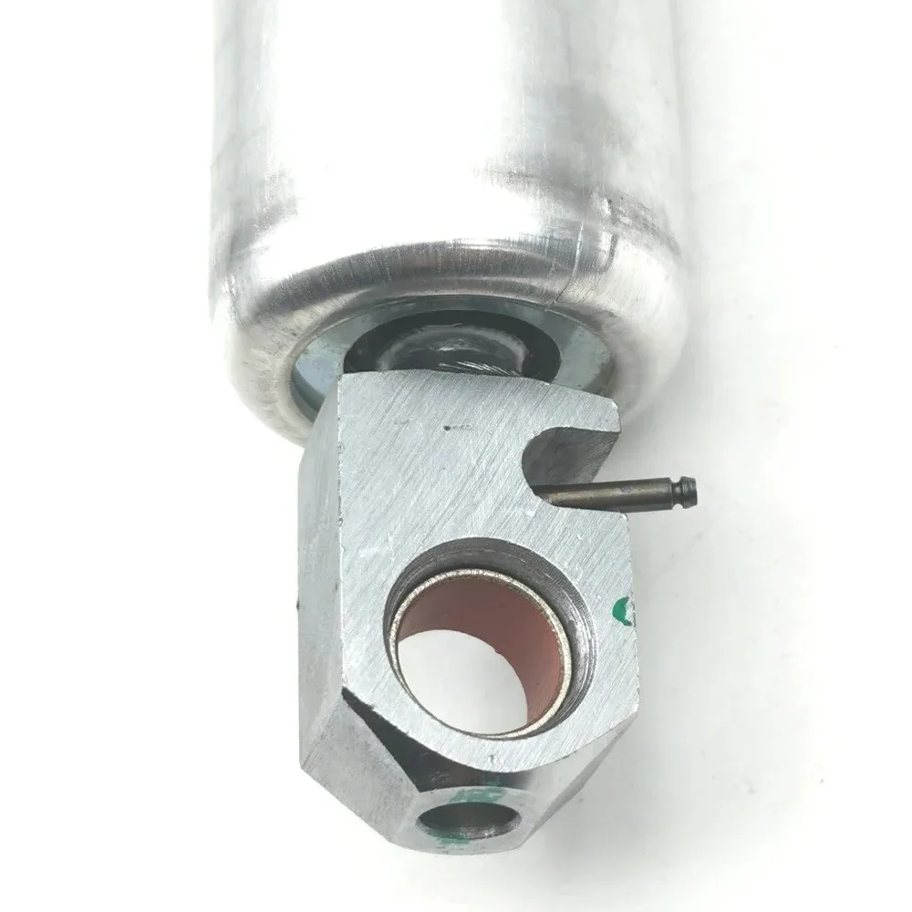 

OE: 1130067 1060427 1094942 81623856053 SUSPA Original Grammer 90.6 Seat Damper Shock Absorber For MAN TGA TGS TruckWear Parts