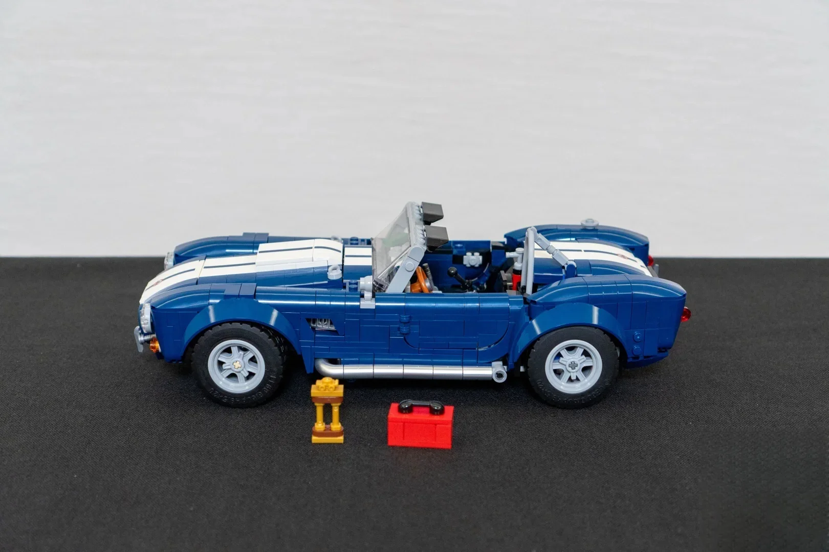 Modelo de carro azul em miniat - Car Accessories Oman avaliação e preço